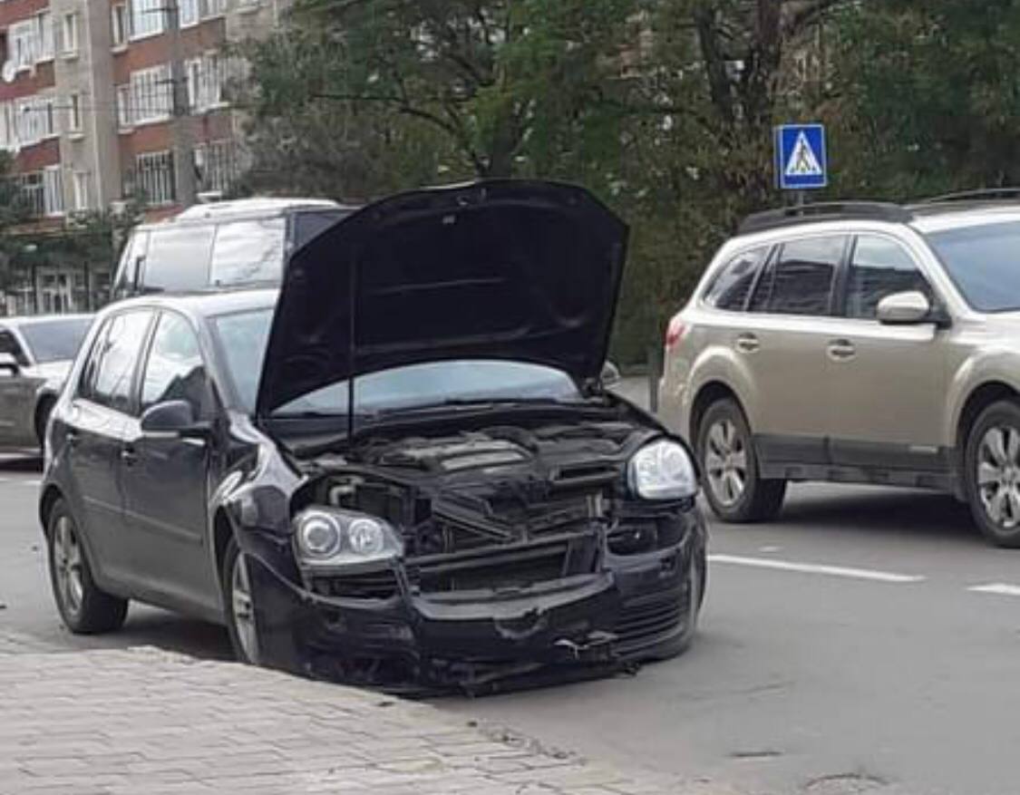 На Галицькій – потрійна ДТП, одного з водіїв оштрафували (ФОТО)
