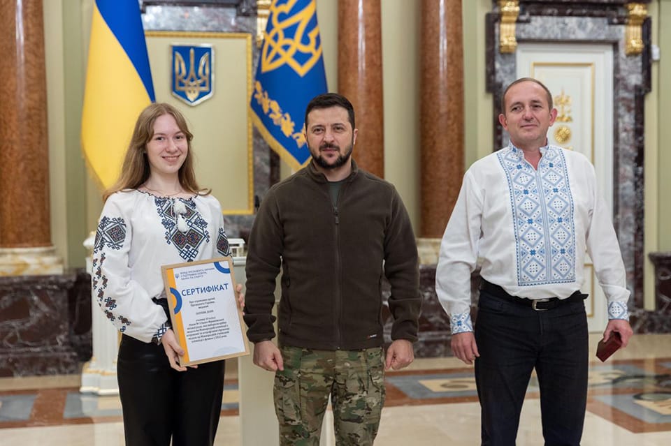 Зеленський нагородив трьох освітян з Франківська (ФОТОФАКТ)