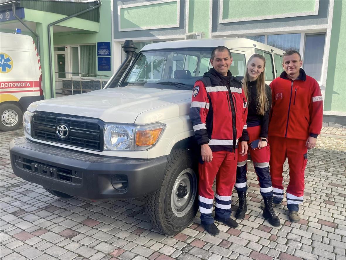 Евакуаційний Toyota Land Cruiser передали Обласному центру екстреної медичної допомоги (ФОТО)