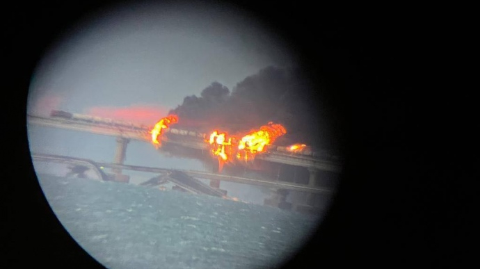 Вантажівка з вибухівкою як 42 “Кинджали”: в СБУ розповіли про підрив Кримського моста