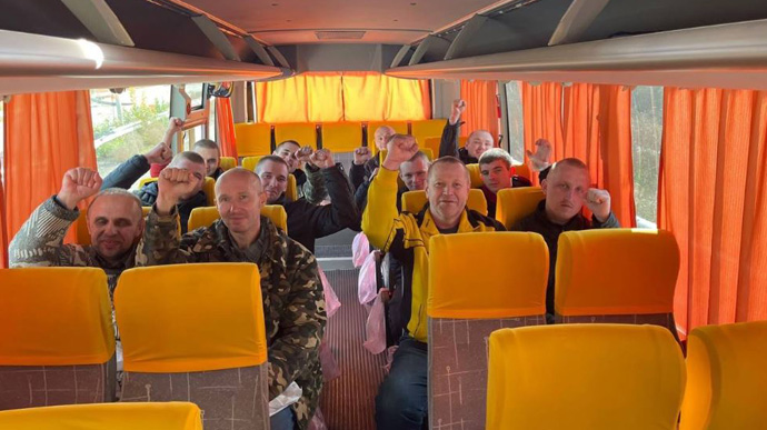 Ще 20 воїнів повернула з полону Україна (ФОТО)
