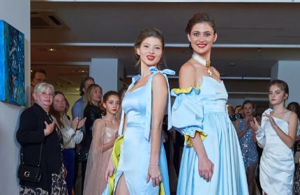 Патріотичні сукні дизайнерки з Богородчан показали на Fashion Weekend у Бельгії (ФОТО, ВІДЕО)