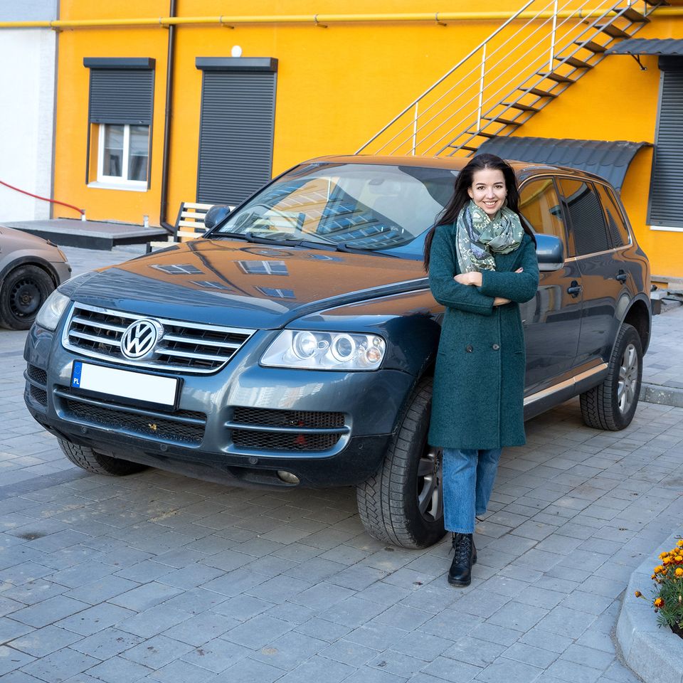 Художниця з Франківська продала свою картину і купила автівку для ЗСУ