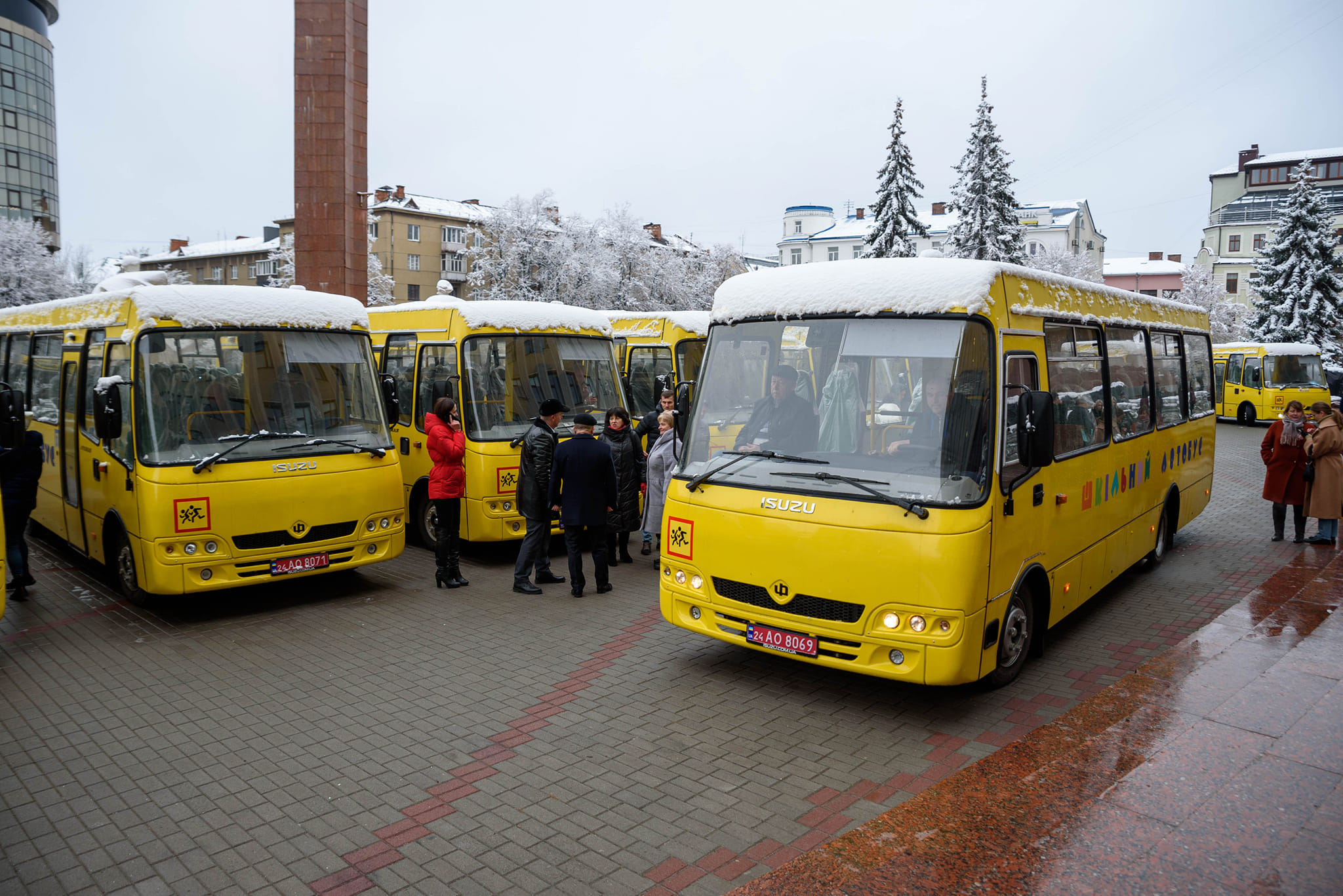 Опорні школи Прикарпаття отримали автобуси