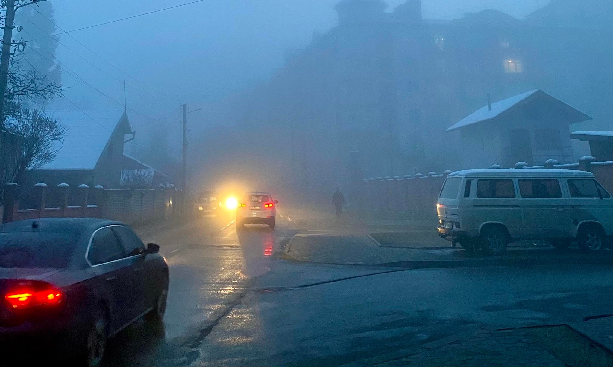 Через туман на Прикарпатті оголосили штормове