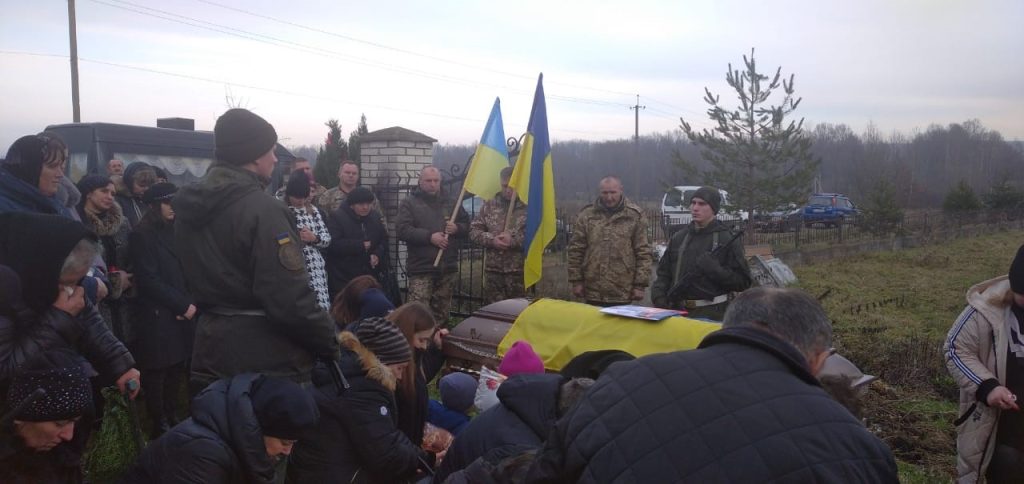 На Прикарпатті перепоховали бійця, який загинув на Херсонщині (ФОТО)