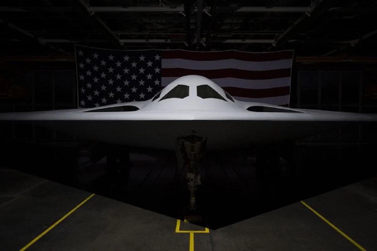 У США представили новий бомбардувальник-невидимку B-21 Raider (ВІДЕО)