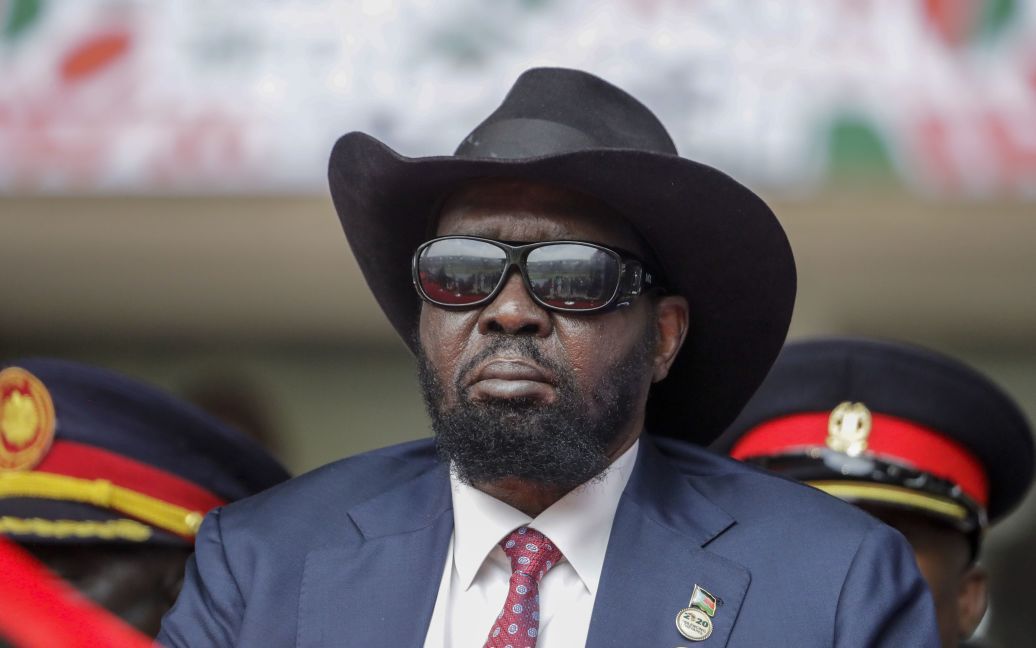 Президент Південного Судану обмочився під час виконання гімну. Це назвали екстремальним патріотизмом (ВІДЕО)