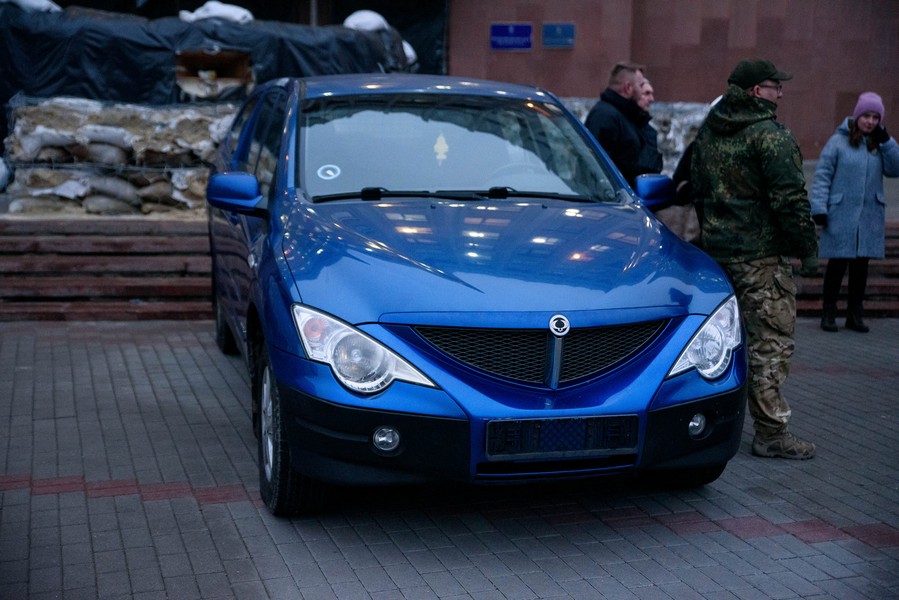 Працівники культури Прикарпаття зібрали €4 000 й придбали авто для ЗСУ (ФОТО)