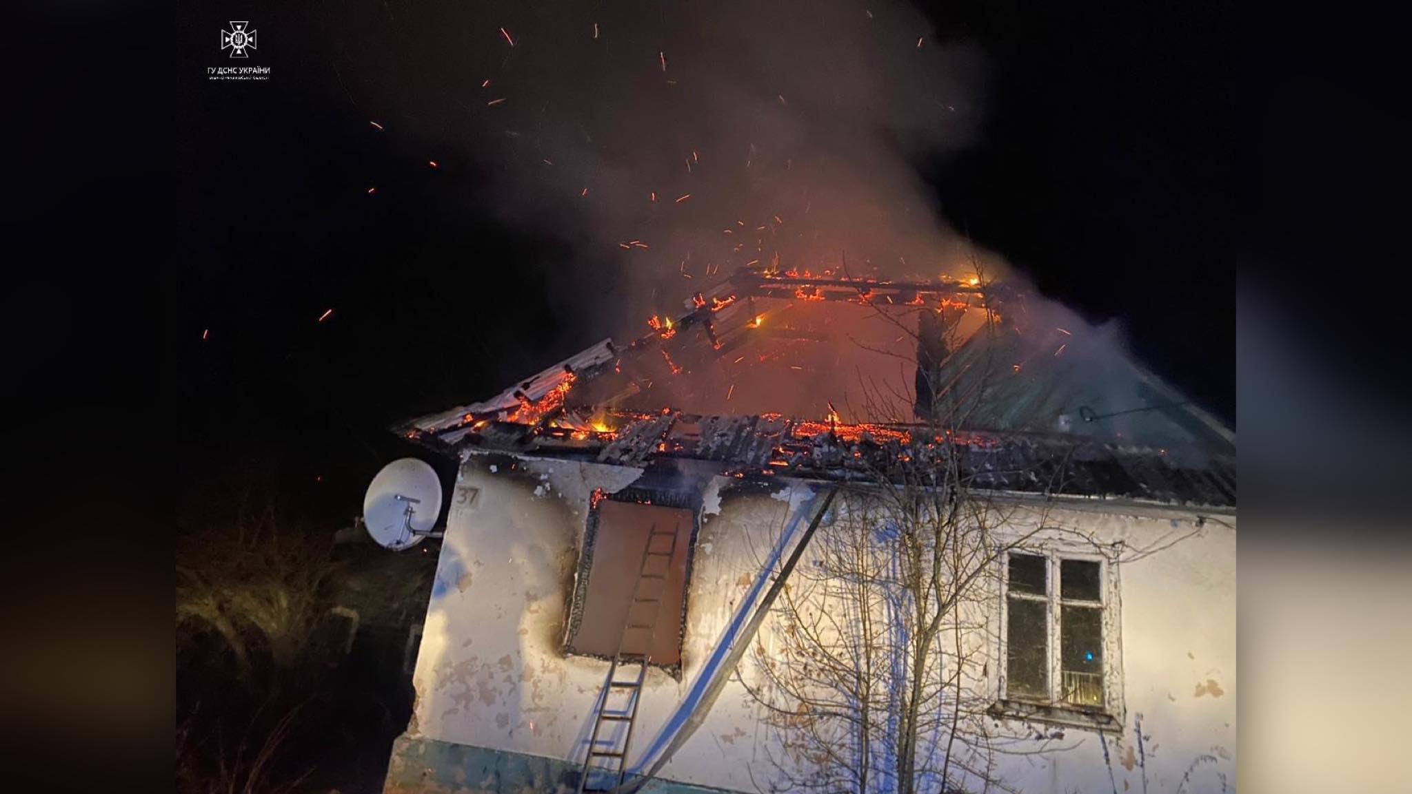 У Маняві на місці пожежі знайшли тіло чоловіка (ФОТО)