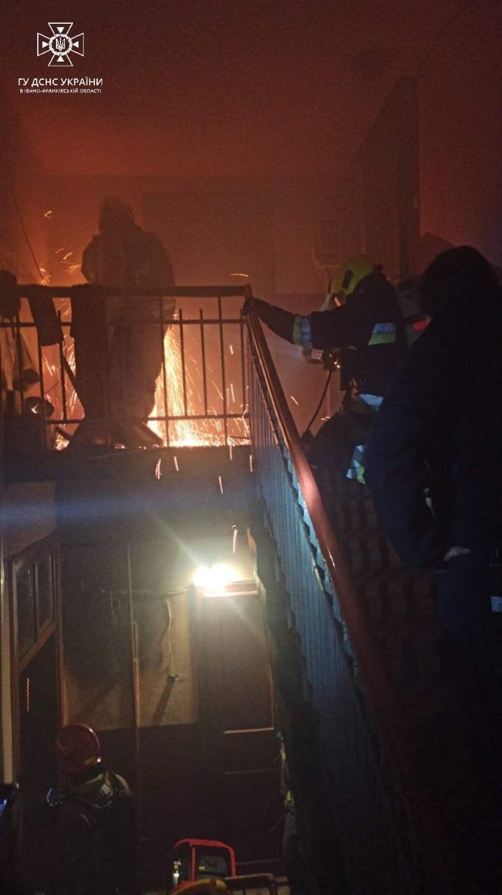 Ранкова пожежа у центрі Франківська: загинула людина (ФОТО)