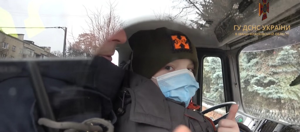 Як франківські рятувальники мрію 8-річного онкохворого хлопчика здійснили (ВІДЕО)