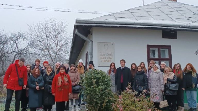 Студенти ПНУ на батьківщині Стефаника презентували книгу “Голос із Русова” (ФОТО)