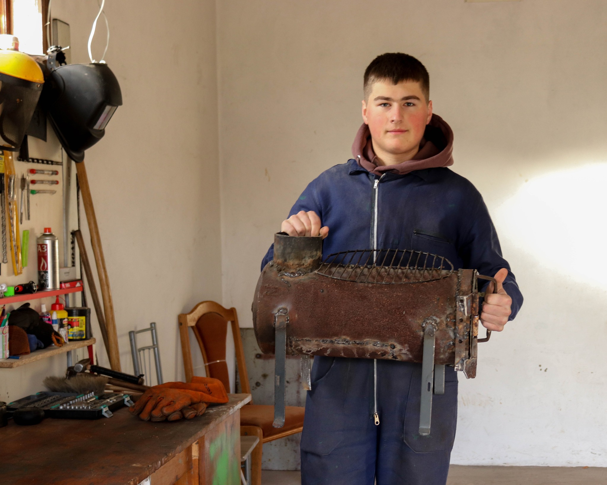 Дев’ятикласник з Калущини виготовив буржуйку для захисників на Бахмутському напрямку (ФОТО)