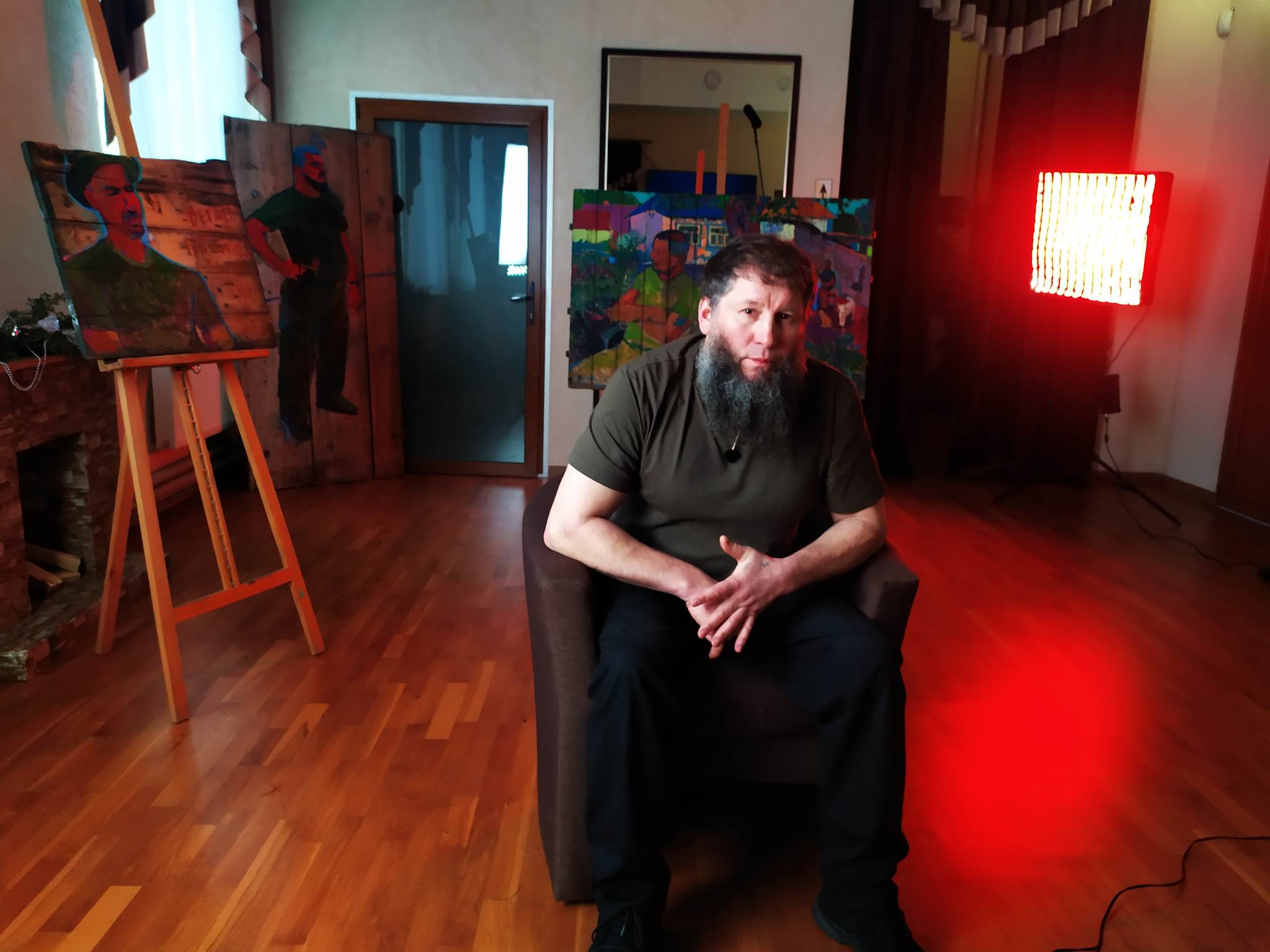 Калуський художник-воїн розказав про війну та мистецтво для документального фільму (ФОТО)