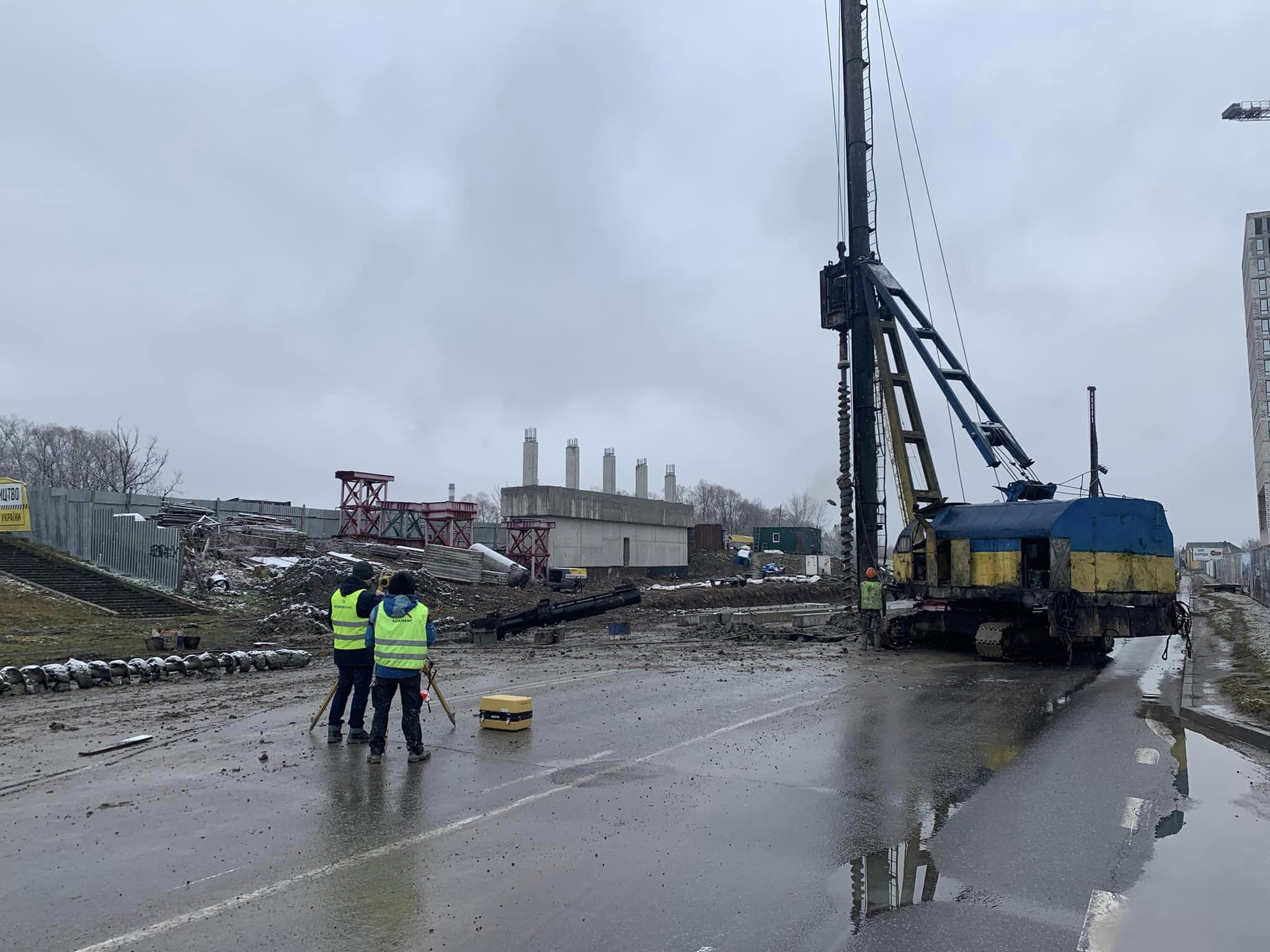 Підрядник розпочав будувати естакаду до нового моста у Пасічну (ФОТО)