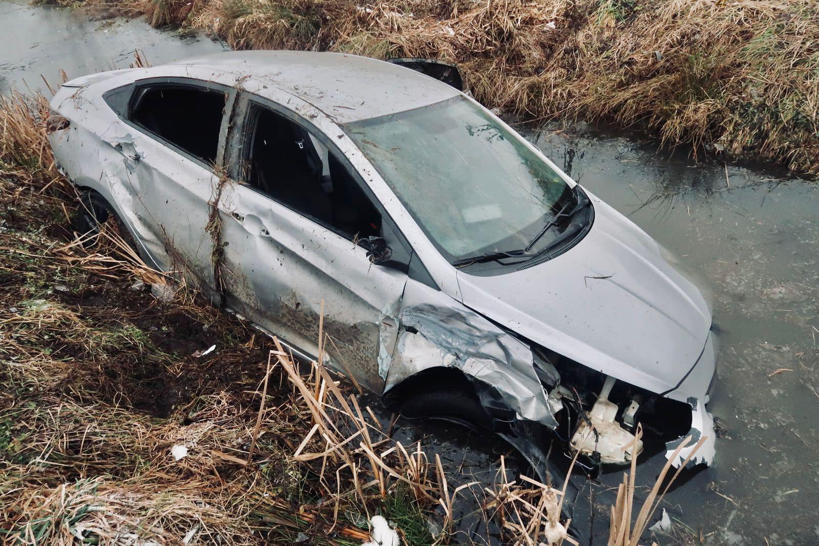 На Рожнятівщині Hyundai збив пішохода, зіткнувся з іншим авто та з’їхав у кювет. Водія-втікача знайшли (ФОТО)
