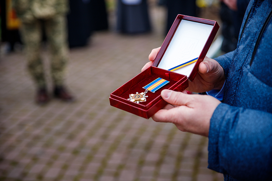 У Франківську родині загиблого гвардійця зі Слов’янська вручили державну нагороду (ФОТО)