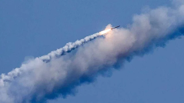 росіяни здійснили ракетну атаку на Київ: що відомо (ФОТО)