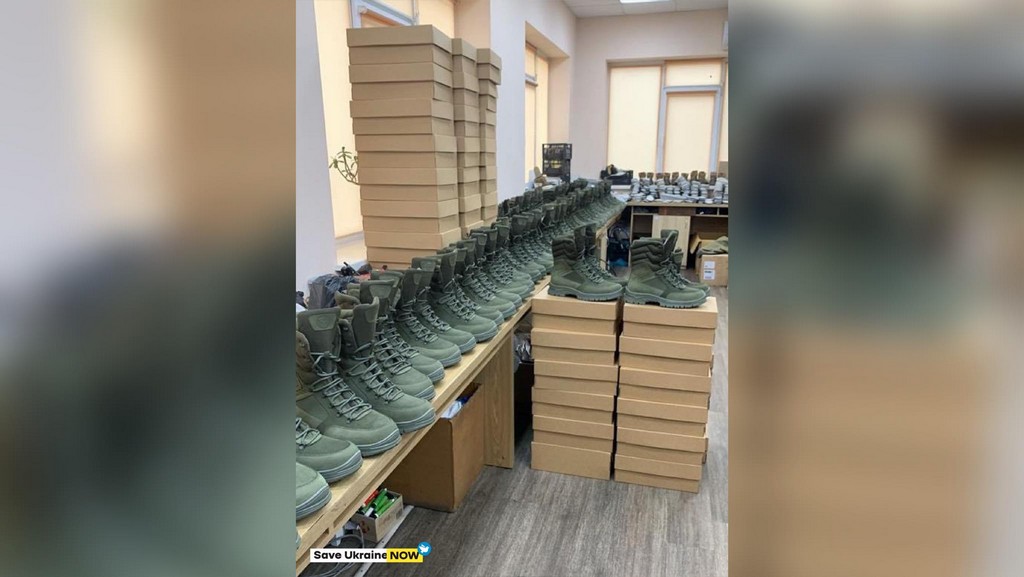 Волонтери закупили сотні пар взуття дефіцитних розмірів для прикарпатських військових (ФОТО)