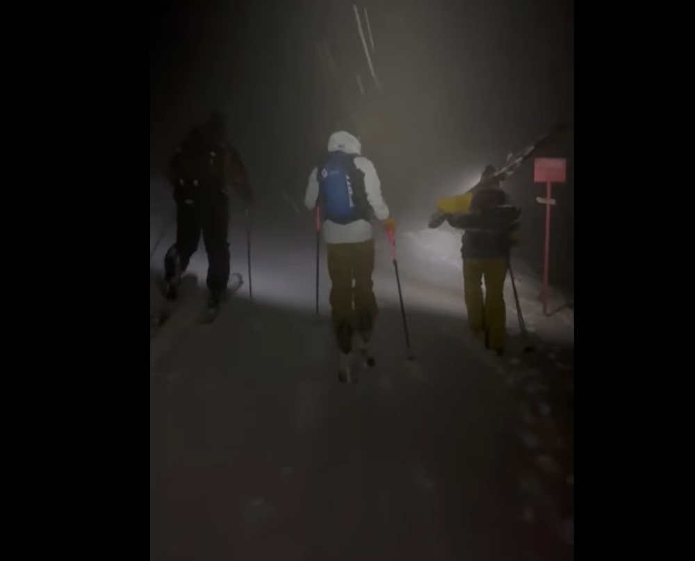 У Карпатах шукають туристів, які заблукали під час катання на лижах (ОНОВЛЕНО)
