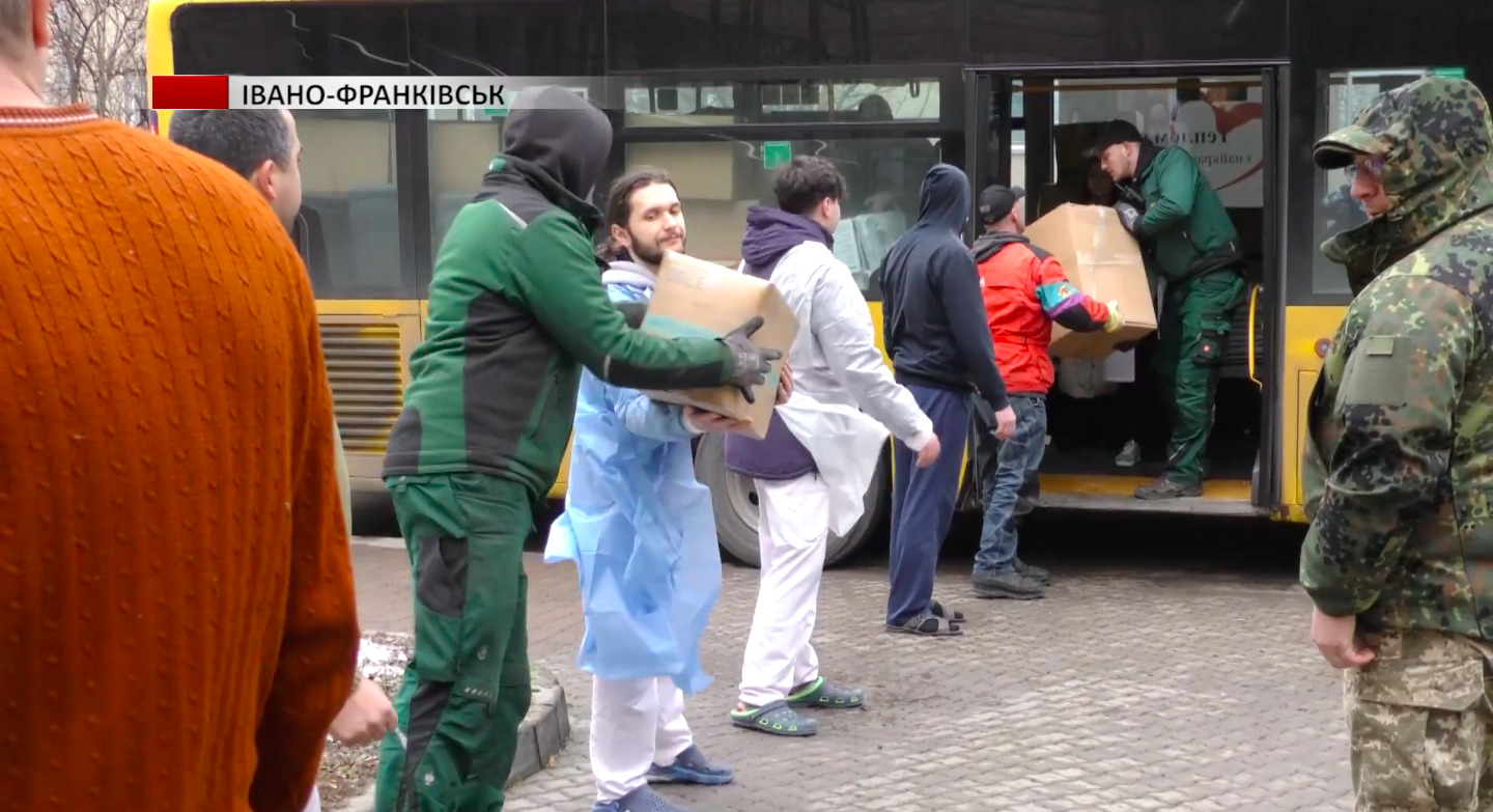 Німецькі волонтери привезли автобус допомоги для франківської лікарні (ВІДЕО)