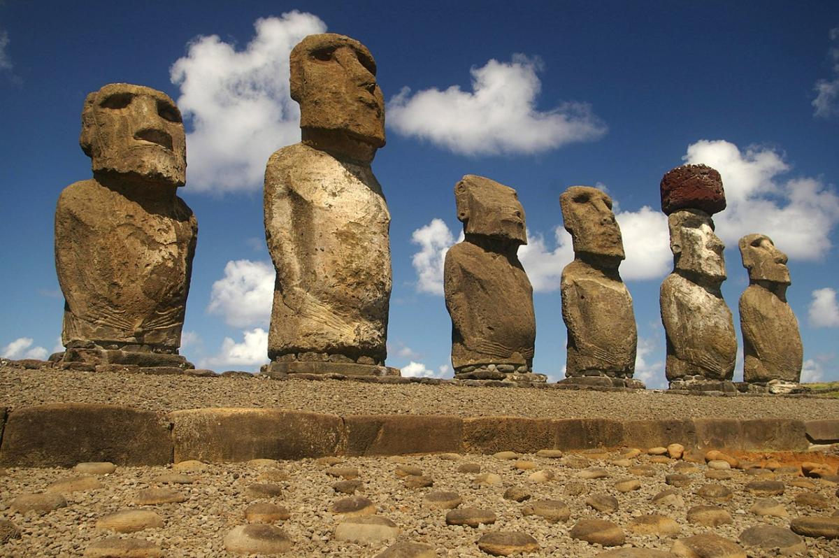 На знаменитому острові Пасхи знайшли нову велетенську статую (ФОТО)