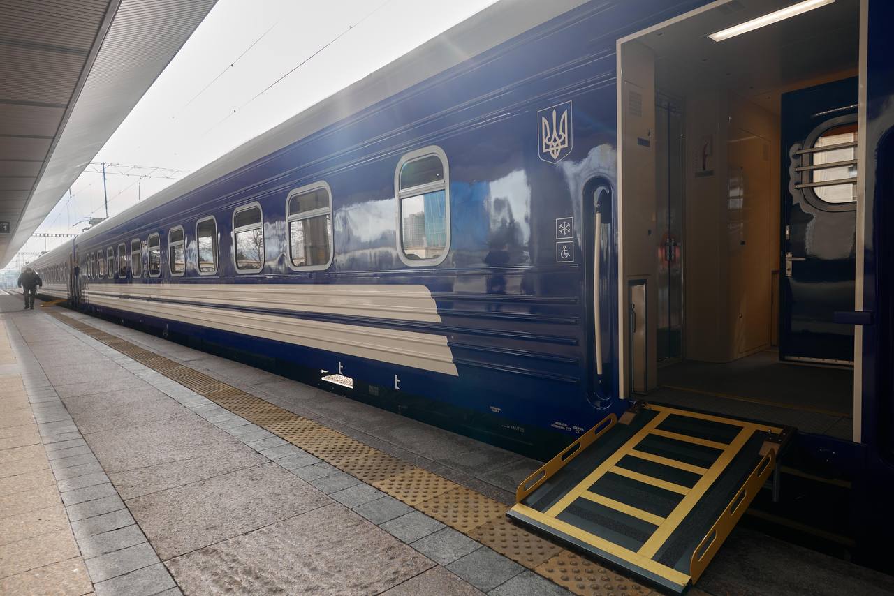 До складу потягів з Харкова і Києва до Франківська додадуть вагони, пристосовані для людей з інвалідністю (ФОТО)