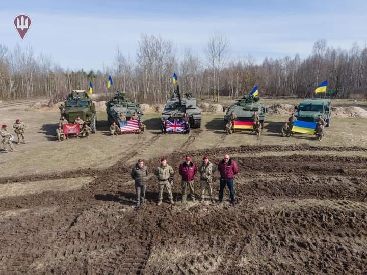 Британські танки та німецькі БМП уже в Україні
