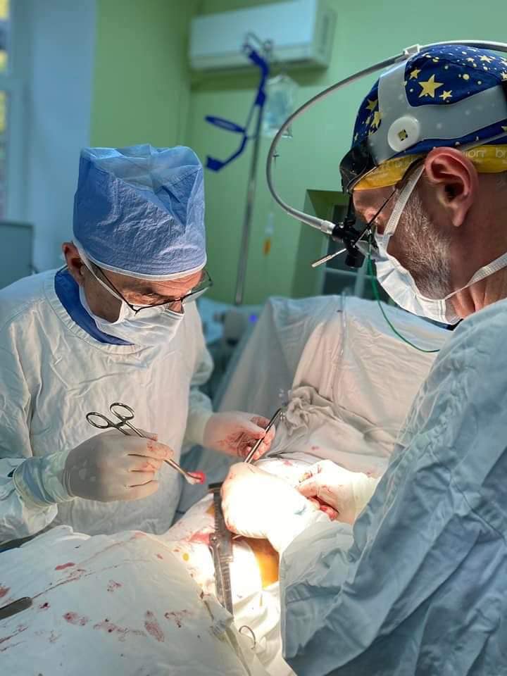 Торакальні хірурги врятували маленького прикарпатця з кістозною хворобою легень
