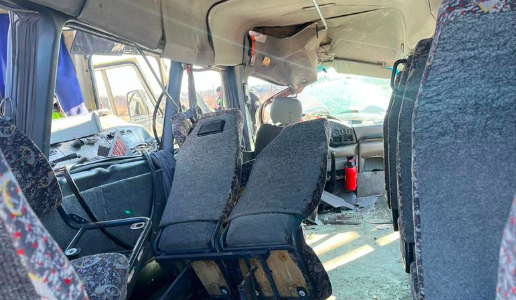Зіткнулися на зустрічній: у поліції розповіли подробиці смертельної аварії з автобусами на Коломийщині (ФОТО)