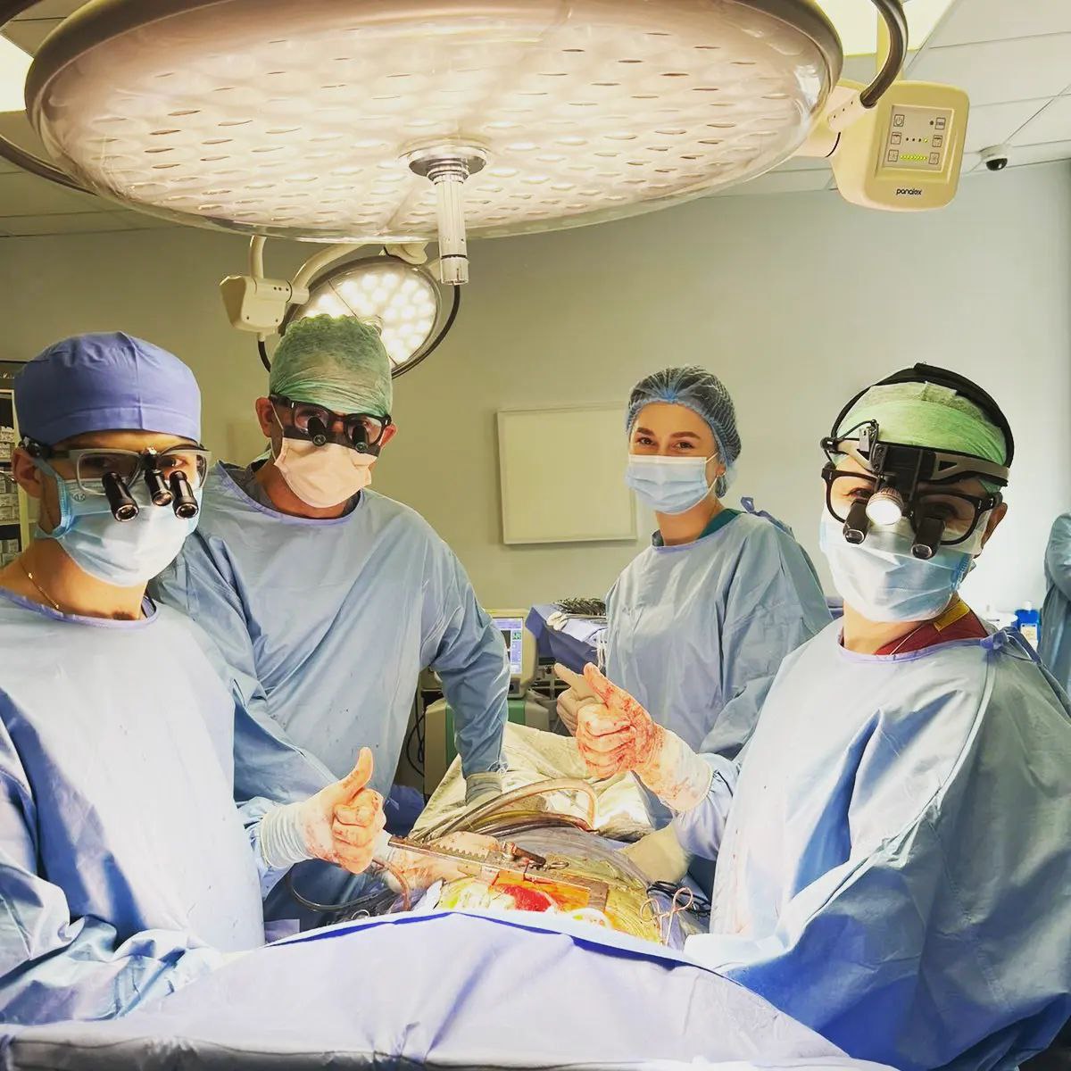Франківські лікарі разом з польським професором успішно провели сім складних операцій для людей з вадами серця (ФОТО)