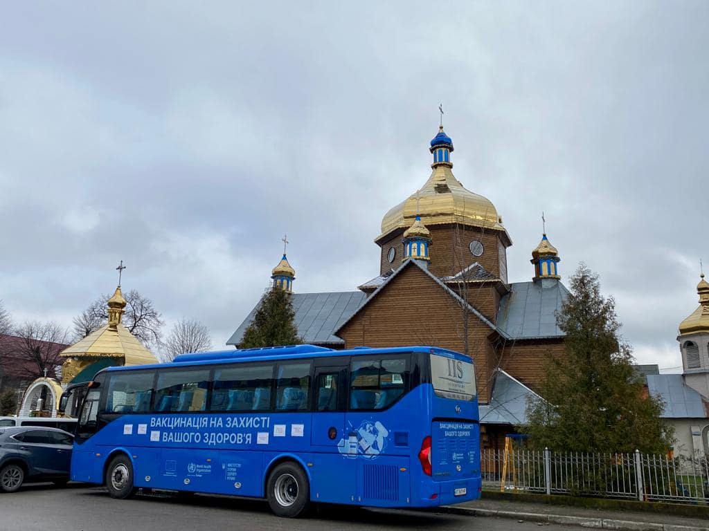 Прикарпатські медики запустили областю спецавтобус “День здоров’я” (ФОТО)