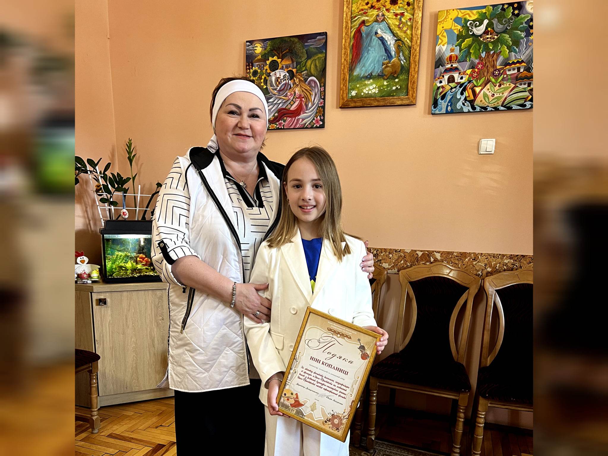 Маленька телеведуча Ніна Копаниця отримала подяку за розвиток культурного життя Франківська (ФОТО)