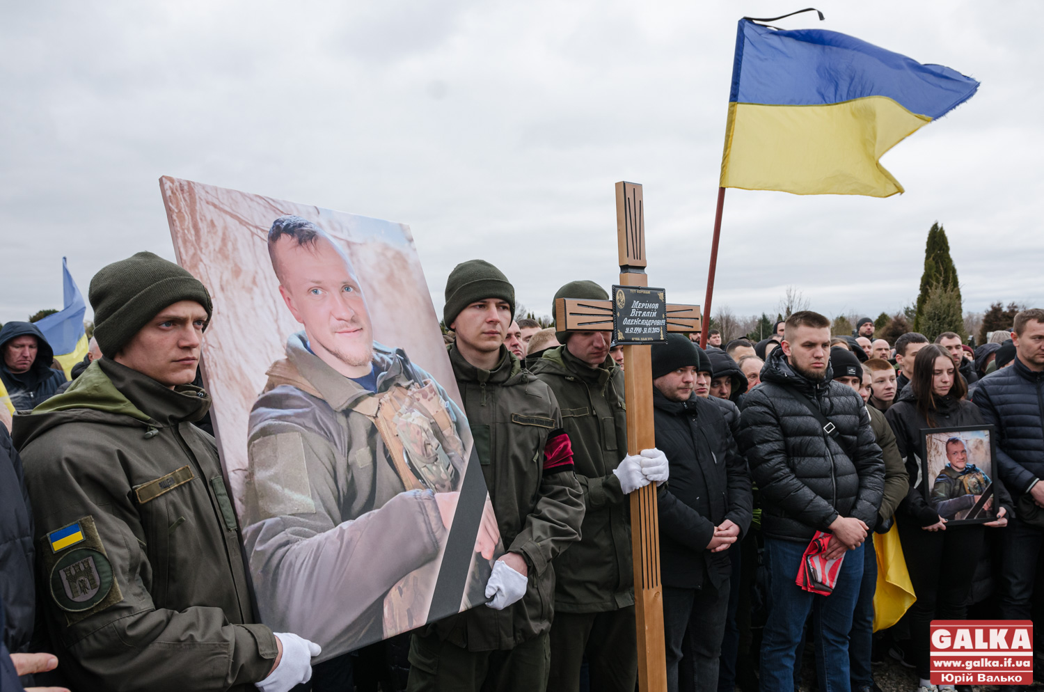 Сотні франківців провели в останню путь воїна Віталія Мерінова (ФОТОРЕПОРТАЖ)