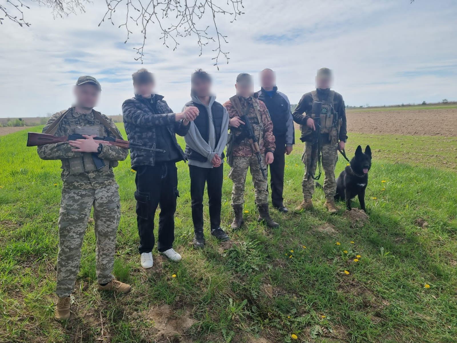 На Львівщині затримали прикарпатців, які намагалися незаконно перетнути кордон (ФОТО)