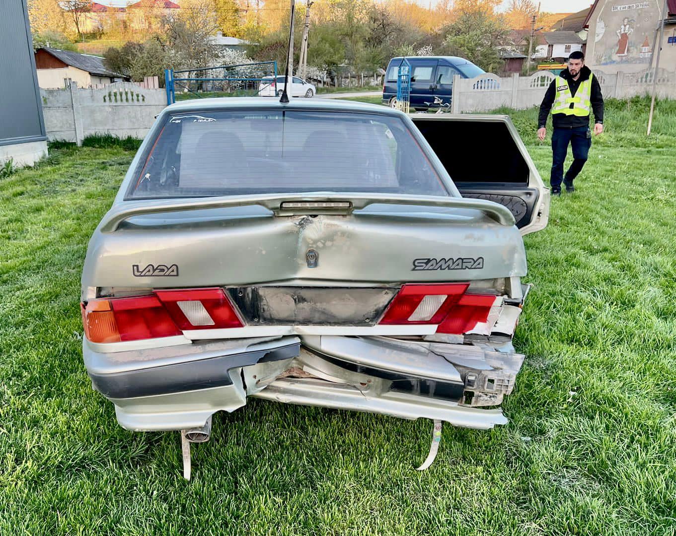 На Рогатинщині водій врізався в огорожу, яка впала на 5-річного хлопчика (ФОТО)