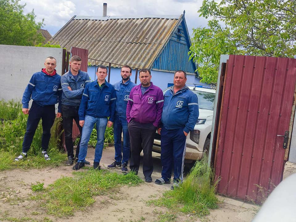 Прикарпатські енергетики прибули на Херсонщину допомагати колегам (ФОТО)