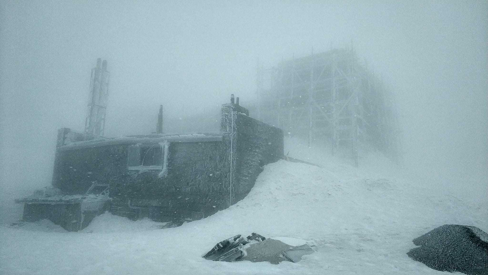 На Піп Івані – сніг та -4°C. Рятувальники закликають утриматися від походів у гори (ФОТОФАКТ)