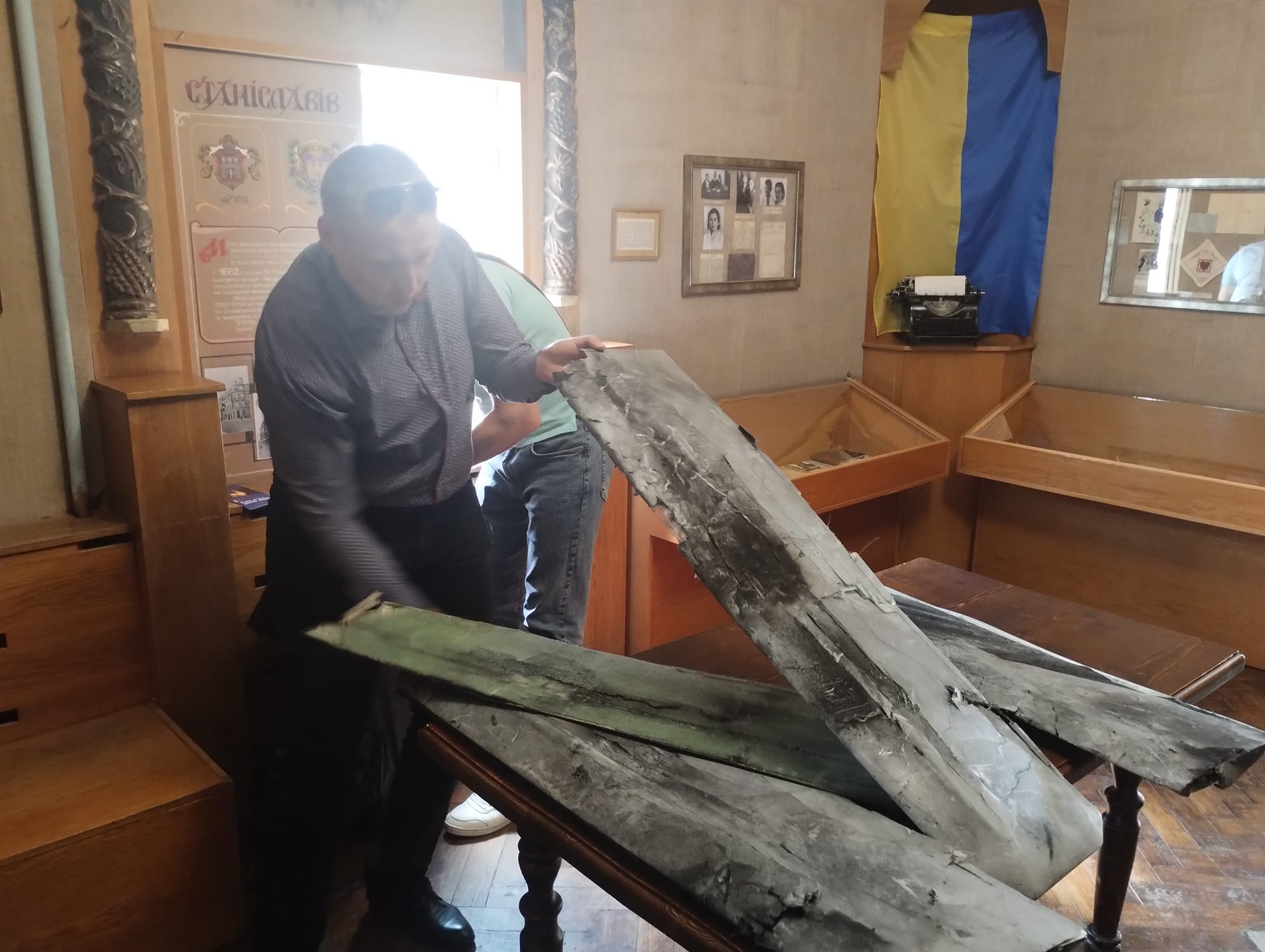 Франківському музею визвольної боротьби передали частини ворожого ударного безпілотника (ФОТО)