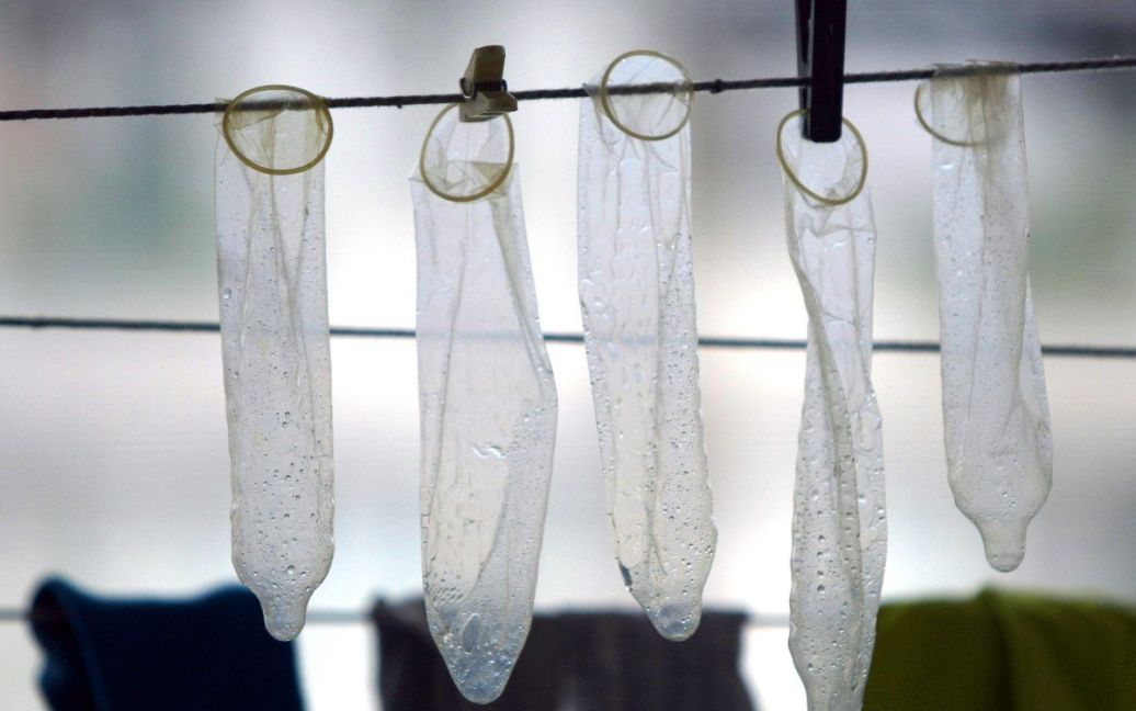 Анонімний австралієць розіслав поштою 65 жінкам використані презервативи