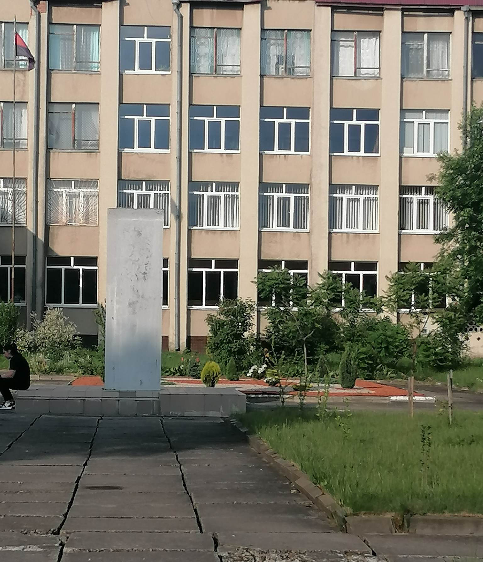 У Калуші демонтували бюст Менделєєва (ФОТОФАКТ)