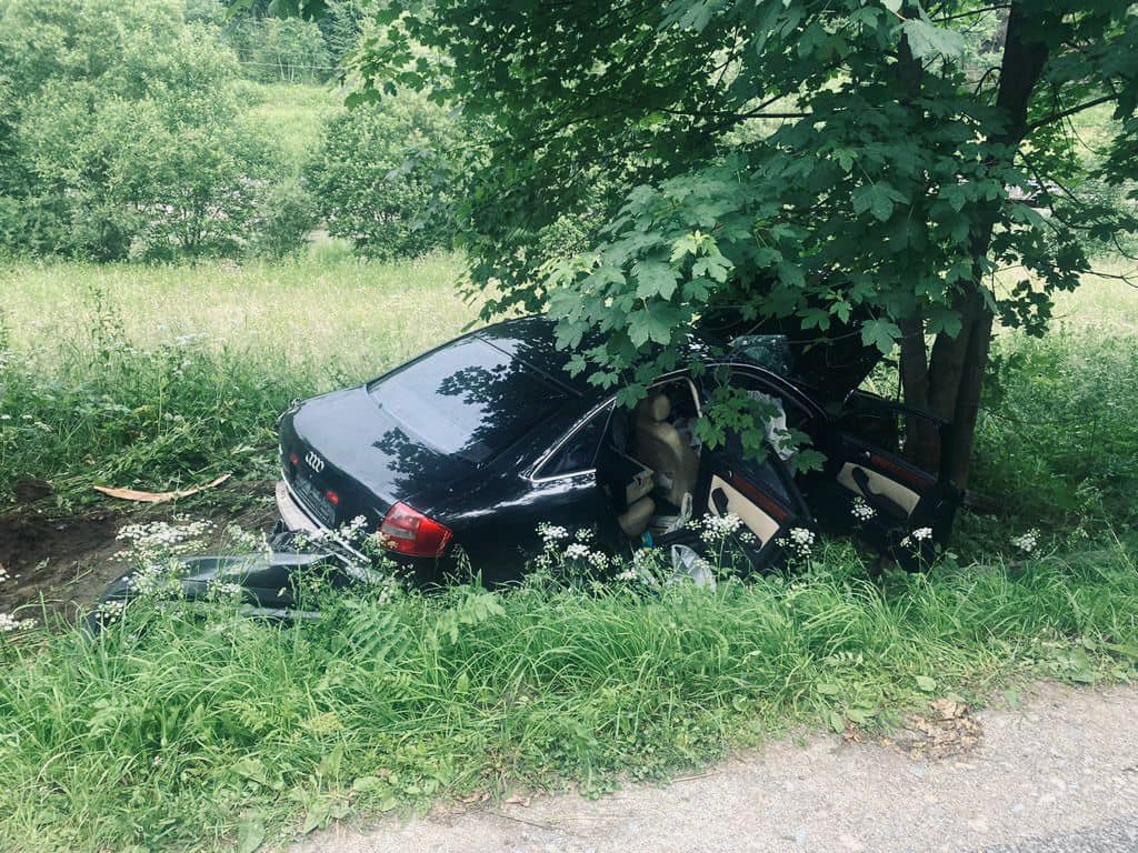 У ДТП поблизу Яремче загинув водій AUDI, пасажир травмований (ФОТО)