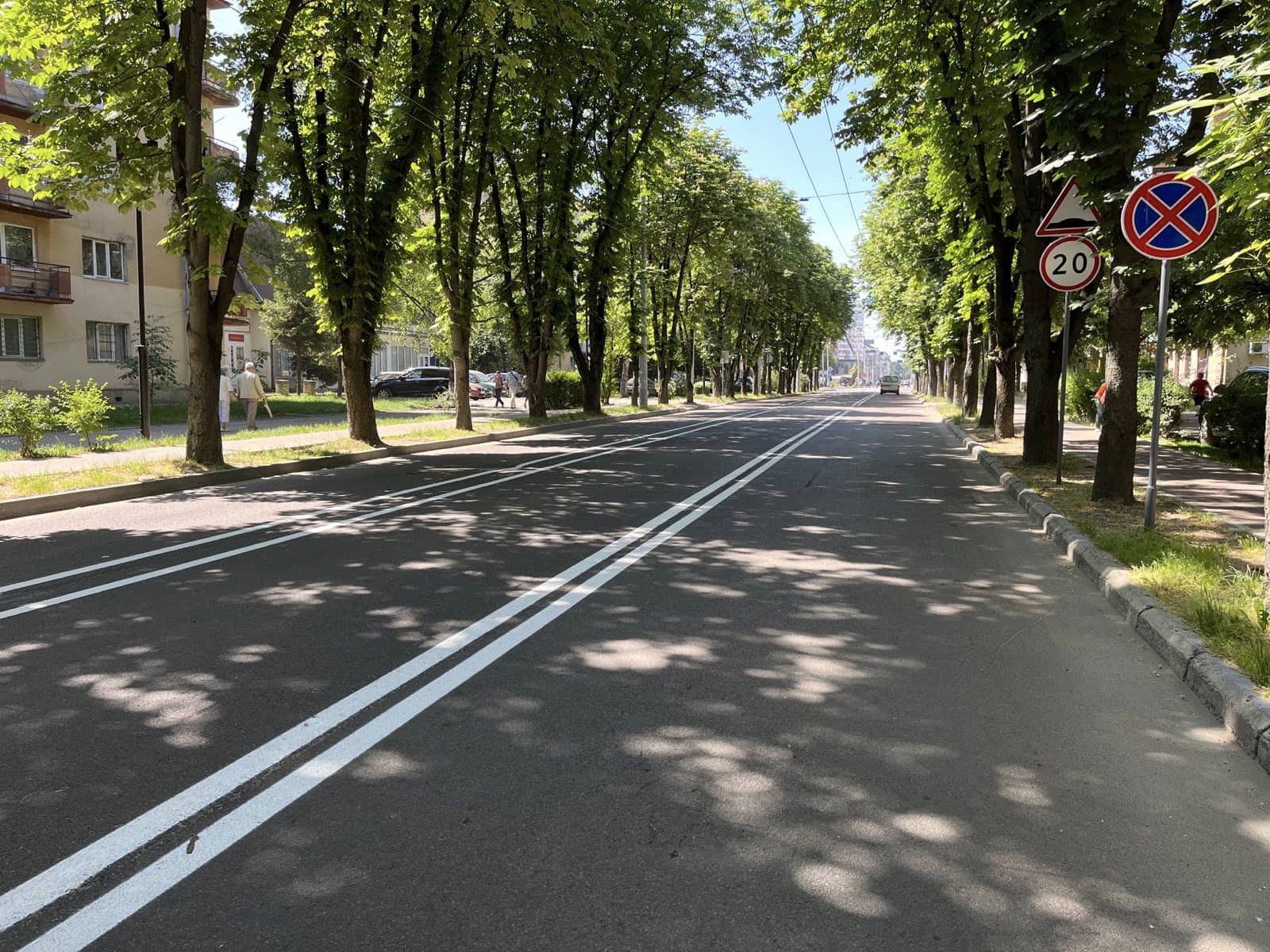 У Франківську почали поновлювати розмітку на дорогах (ФОТО)