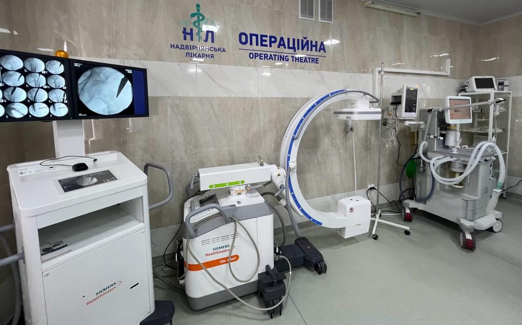 25 ліжок і сучасний операційний блок: у Надвірнянській лікарні оновили травматологічне відділення (ФОТО)