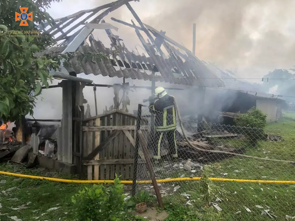 У селі на Коломийщині згоріла господарська споруда (ФОТОФАКТ)