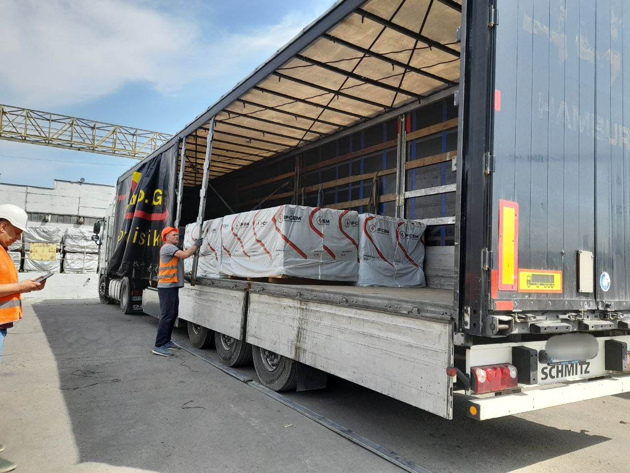 З Прикарпаття для жителів Херсонщини відправили вантажівку з будматеріалами (ВІДЕО)