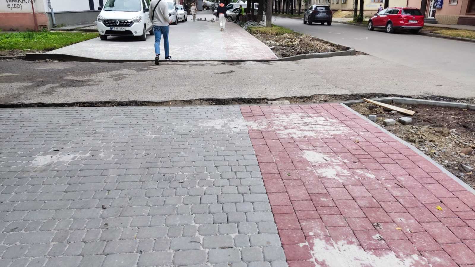 Після критики фахівців франківське УКБ вирішило переробити тротуар на Бельведерській (ФОТО)