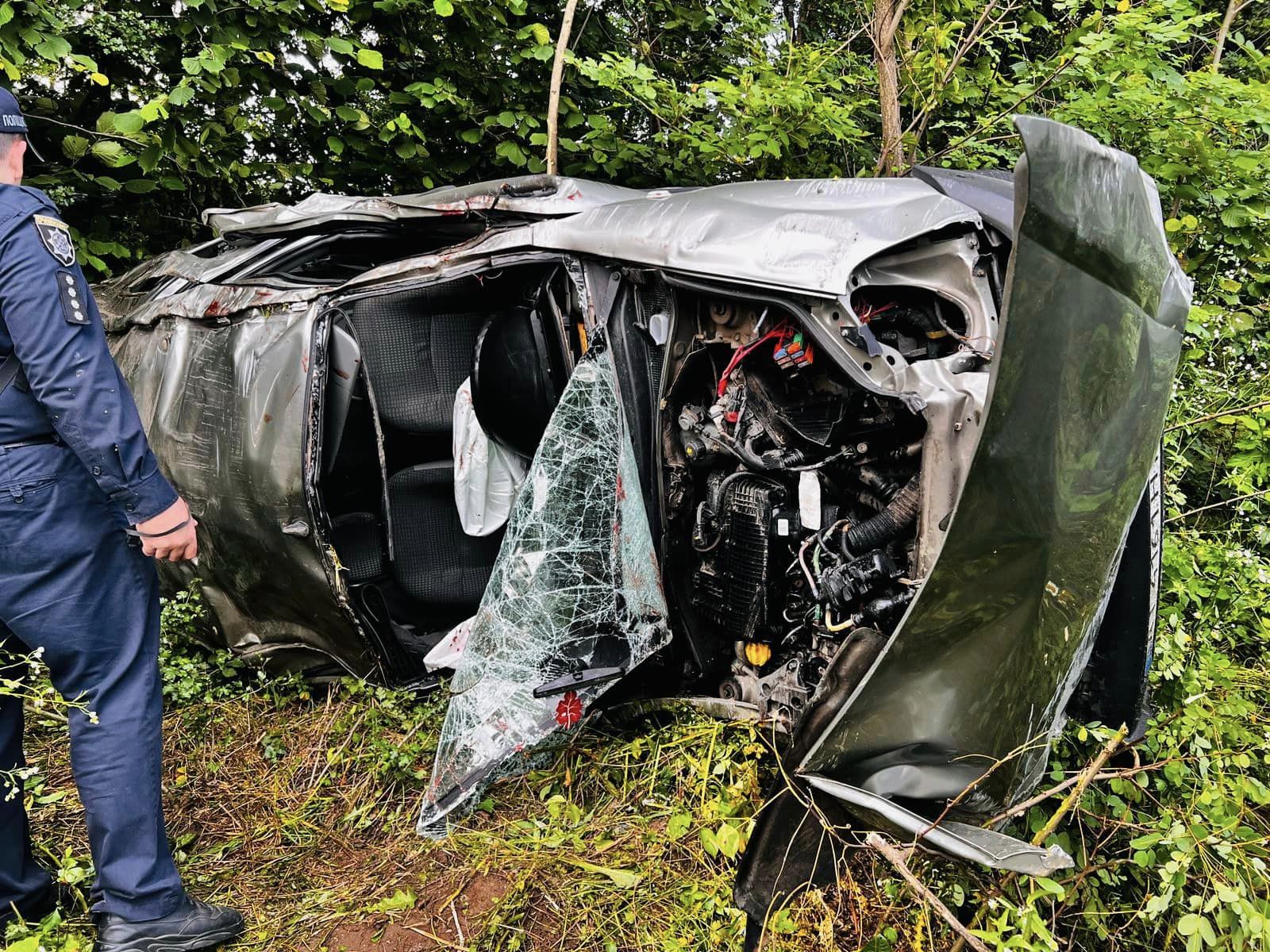 На Коломийщині перевернулася машина: троє травмованих (ФОТО)