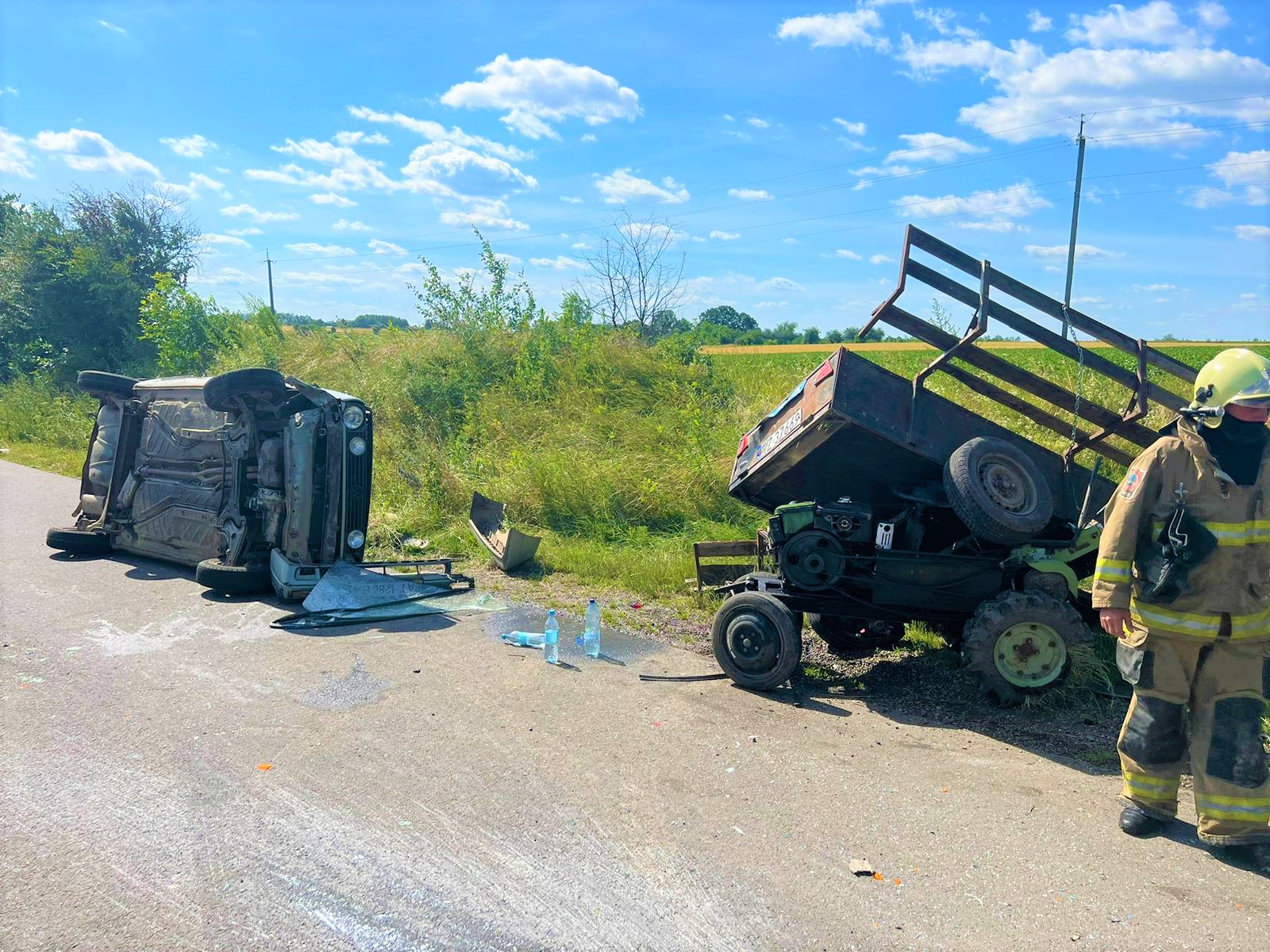 Біля Заболотова 74-річний водій в’їхав у причеп: є травмовані (ФОТО)